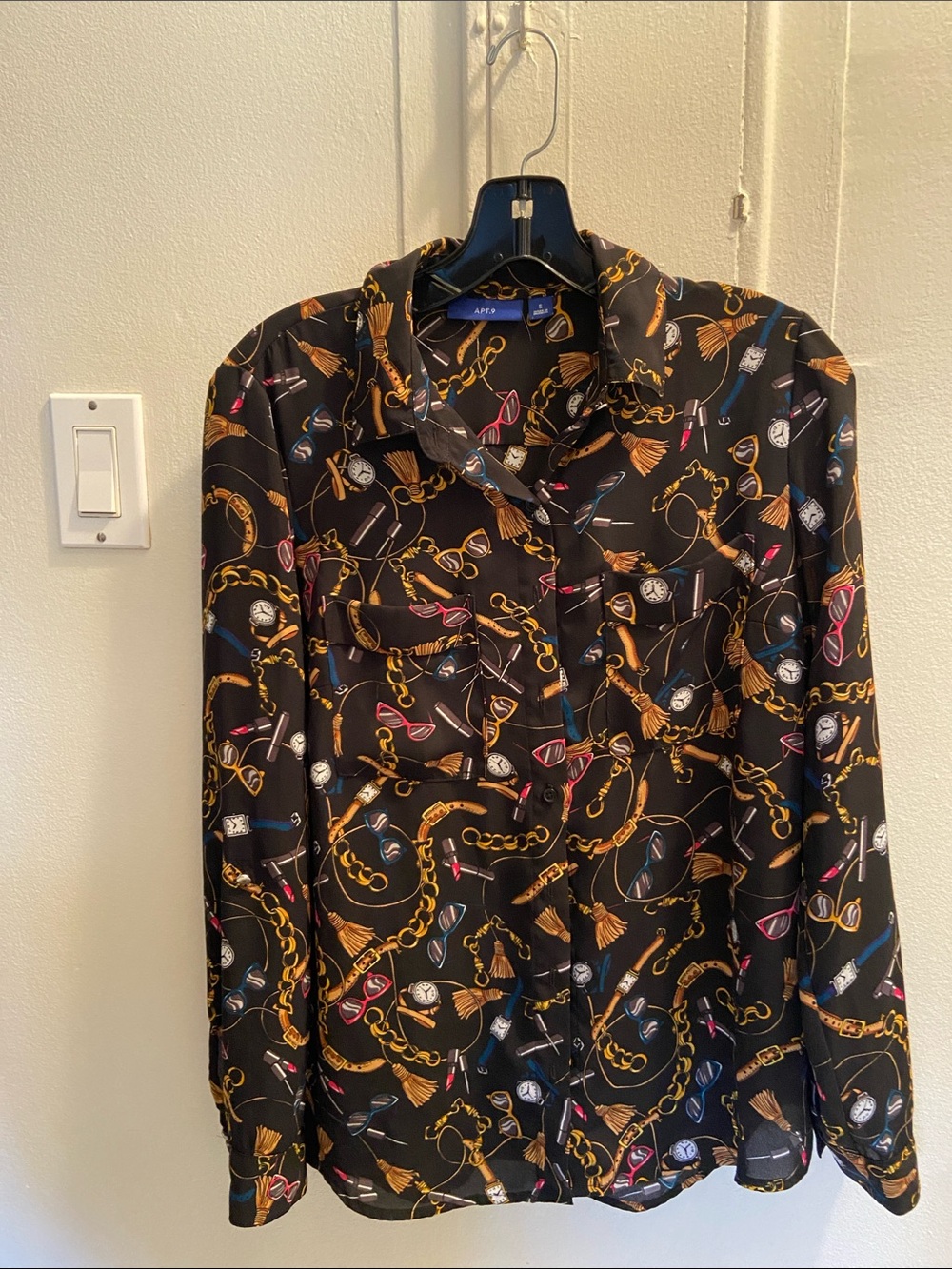 Apt. 9 Black Blouse with Gold Chain & Multicolor Accessory Print